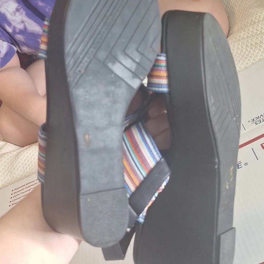 NICOLE WEDGE SANDLES SIZE 8M